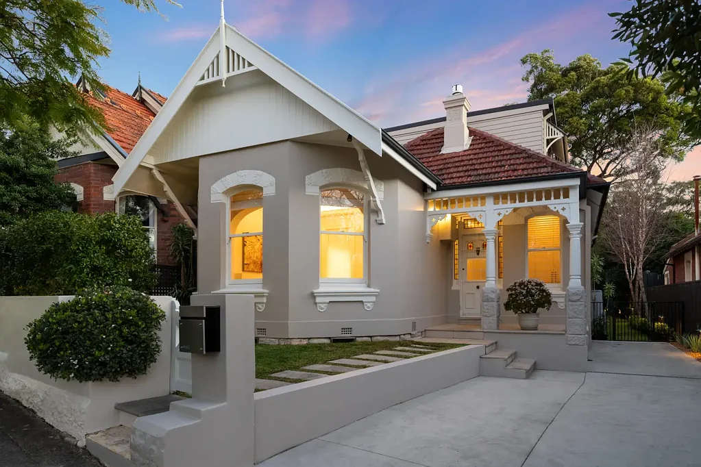 Mosman 4غرفة نوم Architectural renovation of a freestanding Victorian classic