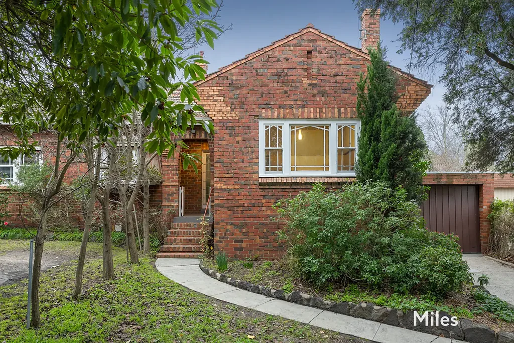 Ivanhoe 2બેડરૂમ Perfect Art Deco Potential, Prized Fairy Hills Precinct