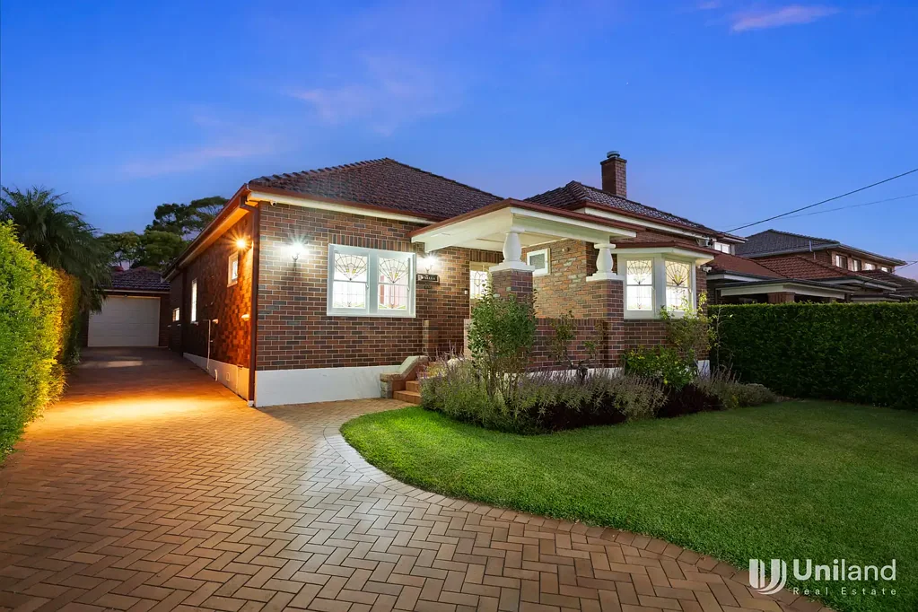 Eastwood 4chambre Elegant Double Brick Residence in a Sought-After Eastwood Setting with duplex potential development (STCA)