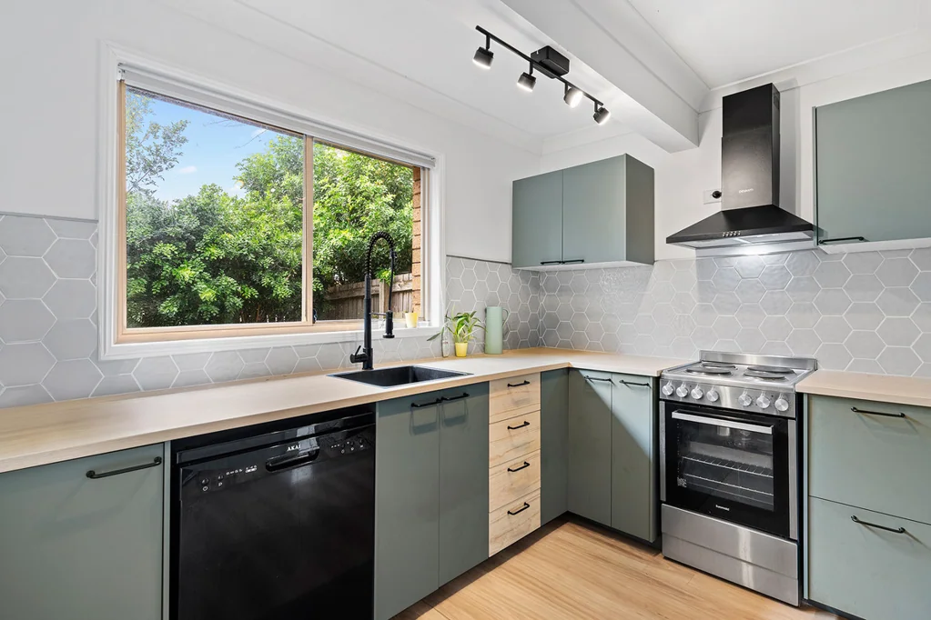 Waterford West 2 Slaapkamer END UNIT - RENOVATED + PEACEFUL RESERVE-BACKED TOWNHOUSE