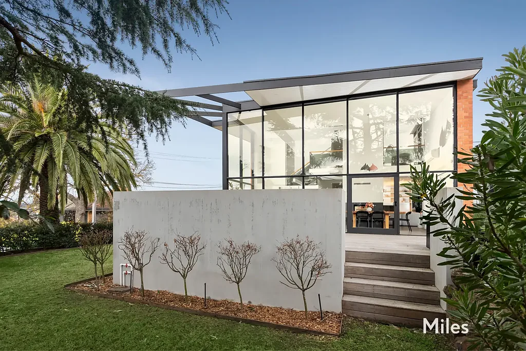 2 Charteris Drive, Ivanhoe East, VIC 3079