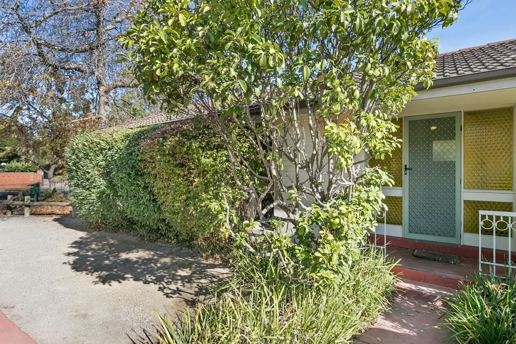 Spacious & Light‑Filled Retreat with a touch of flair