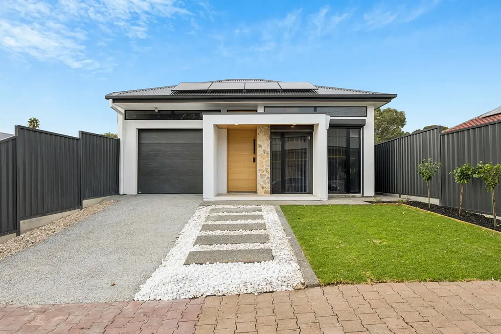 Athelstone 4房  Where Space Meets Luxury: Near-New Family Living at Its Finest