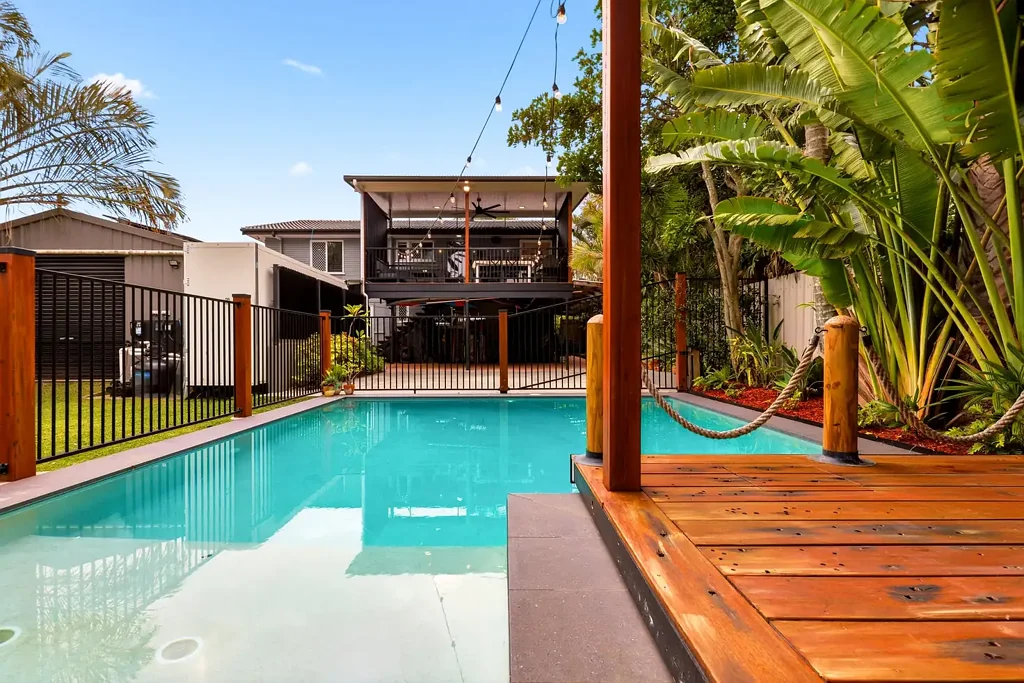 Clontarf 3 Slaapkamer Resort-Style Family Living with Pool, Side Access & Entertainer’s Dream Deck