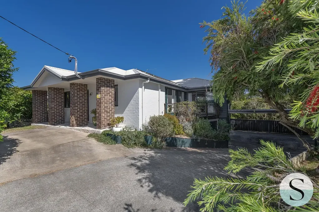 Belmont North 5Kwarto It’s like stepping into a magazine, an editorial piece brought to life. Reserve Outlooks, One Level Main Living, Studio Potential, Room For The Toys!