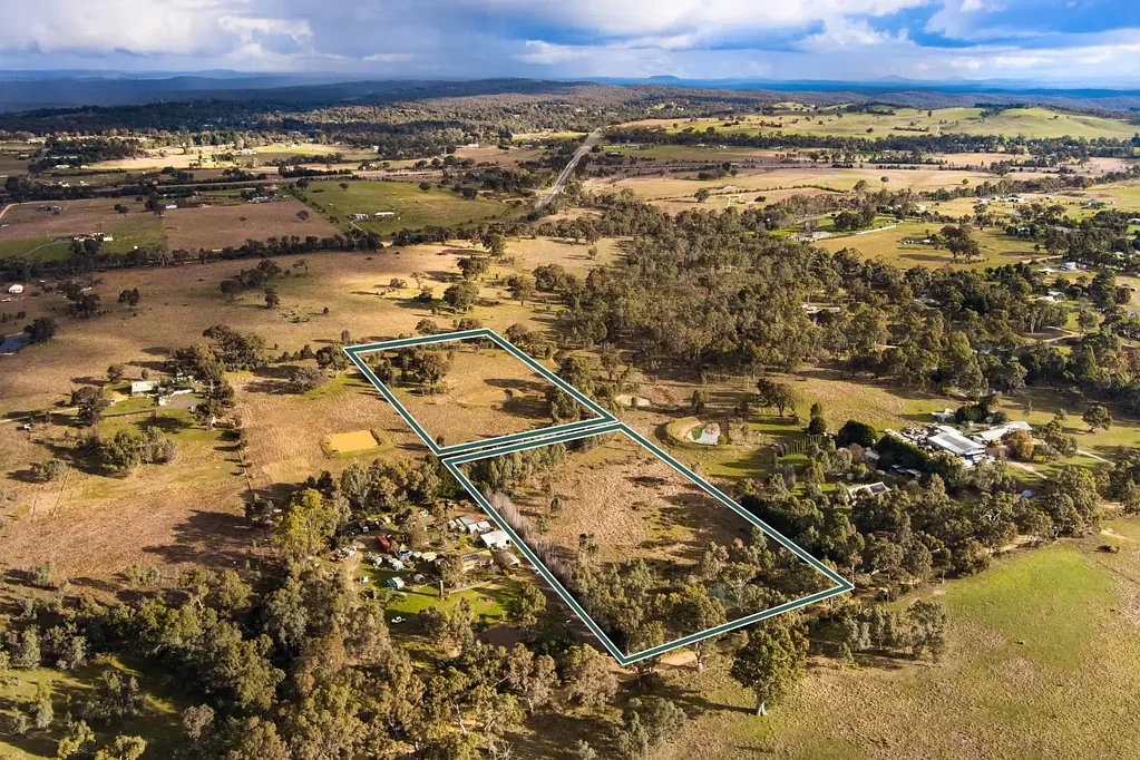 Elphinstone Great Investing or Land Banking.....9 acres of native pastures with seasonal creek.