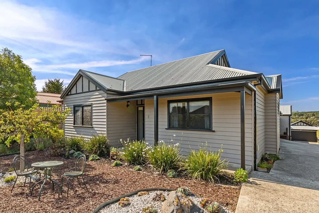 Creswick 3房  Spacious Open-Plan Living with Private Courtyard & Easy-Care Appeal