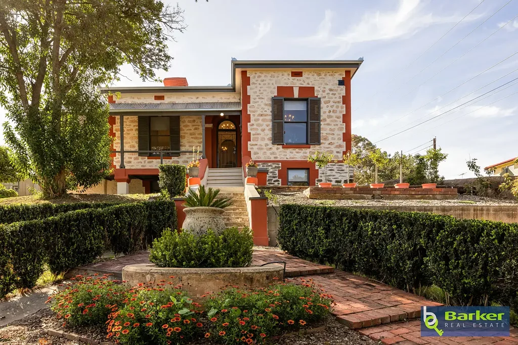Gawler East 5Kwarto Grand Proportions. Exceptional Character. A Truly Distinctive Home.