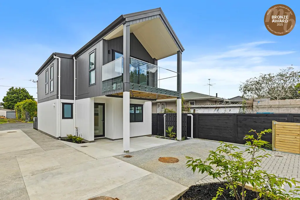 Mount Wellington 3Moenga Vendors Want Sold | Master Build Winner