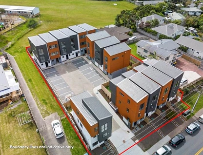Unit 4/200 Sunnynook Road, Totara Vale, North Shore City, 2 રૂમ, 2 બાથરૂમ, Townhouse