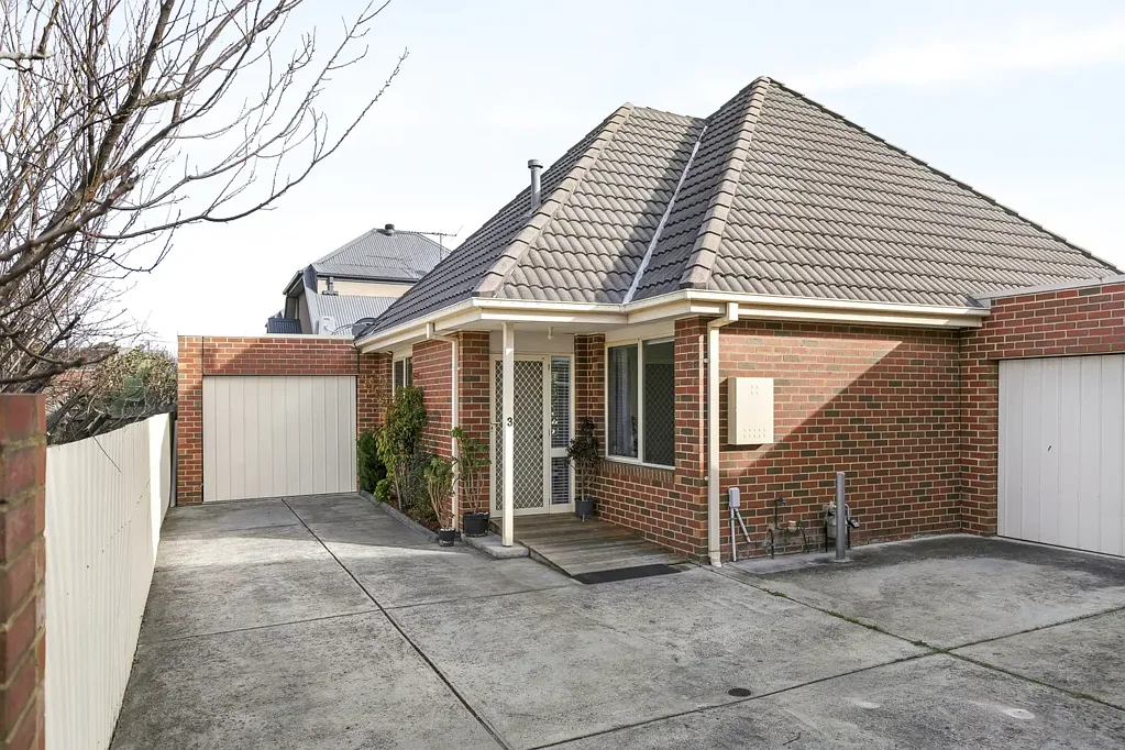 Pascoe Vale South 2બેડરૂમ Contemporary Ease in a Distinguished Blue-Chip Location