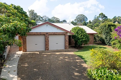 Maleny 4Zimmer Single Level Living on Large Block: Walk to Town