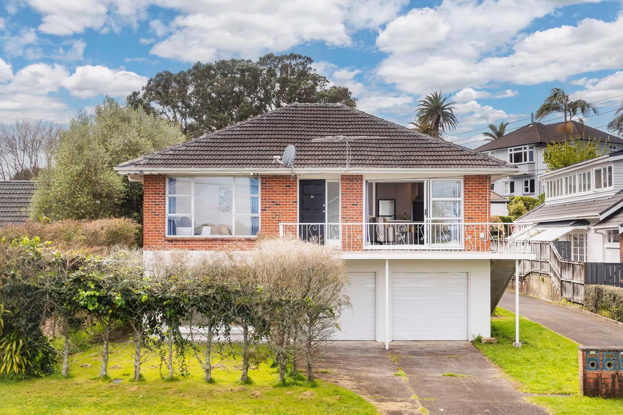 Mount Albert 3Kwarto Front and Center in a Fabulous Location