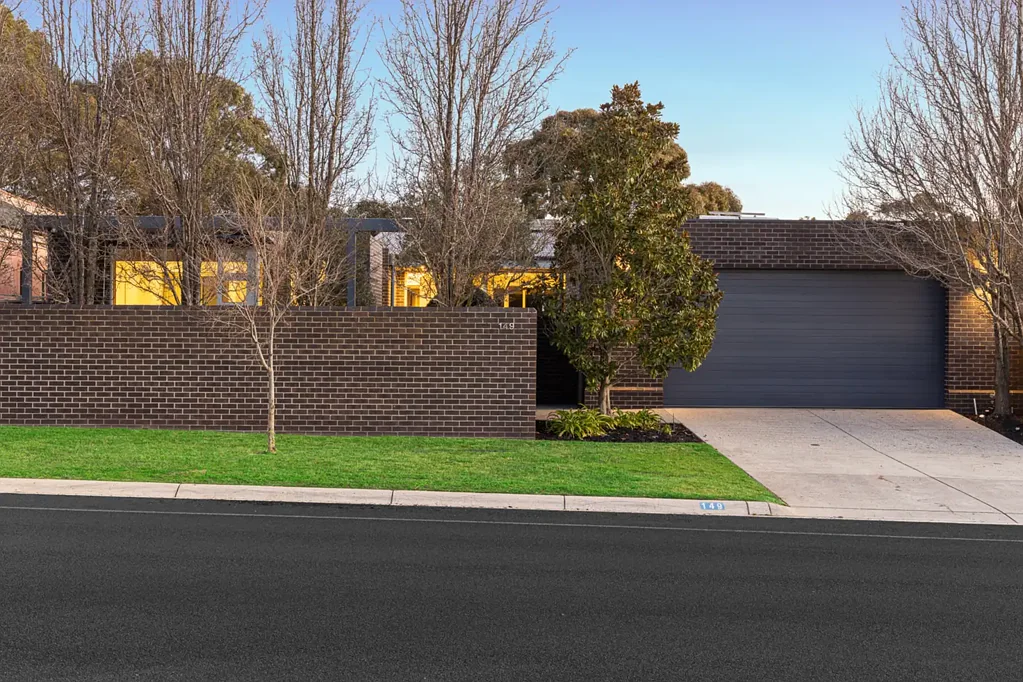 Invermay Park 4房  A Stunning Home with Golf Course Outlook