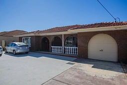 242A Grand Promenade, Dianella