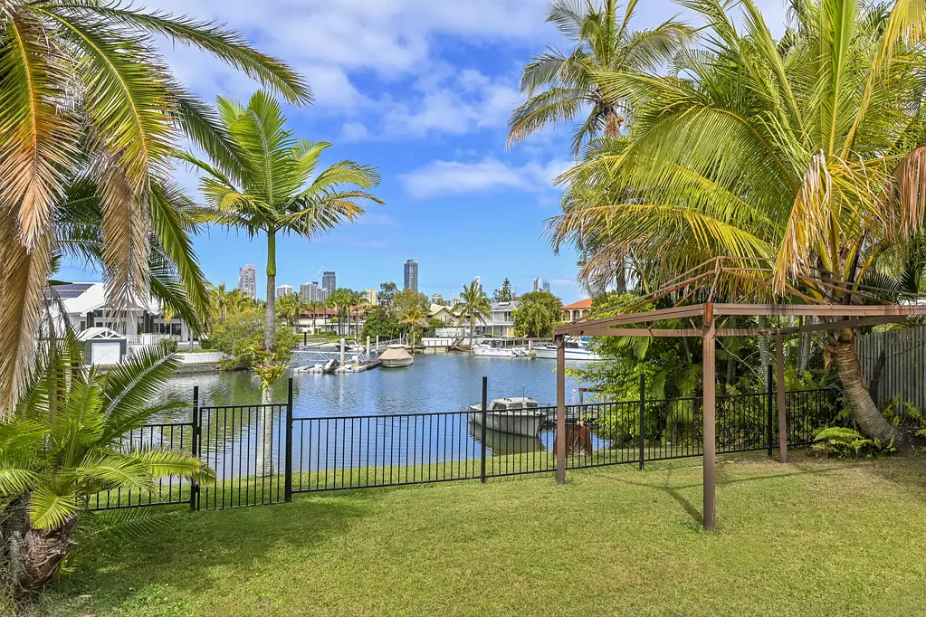 Southport 3ਬੈੱਡਰੂਮ 48 Years, One Family, One Exceptional Waterfront Opportunity in a Sought after Pocket!
