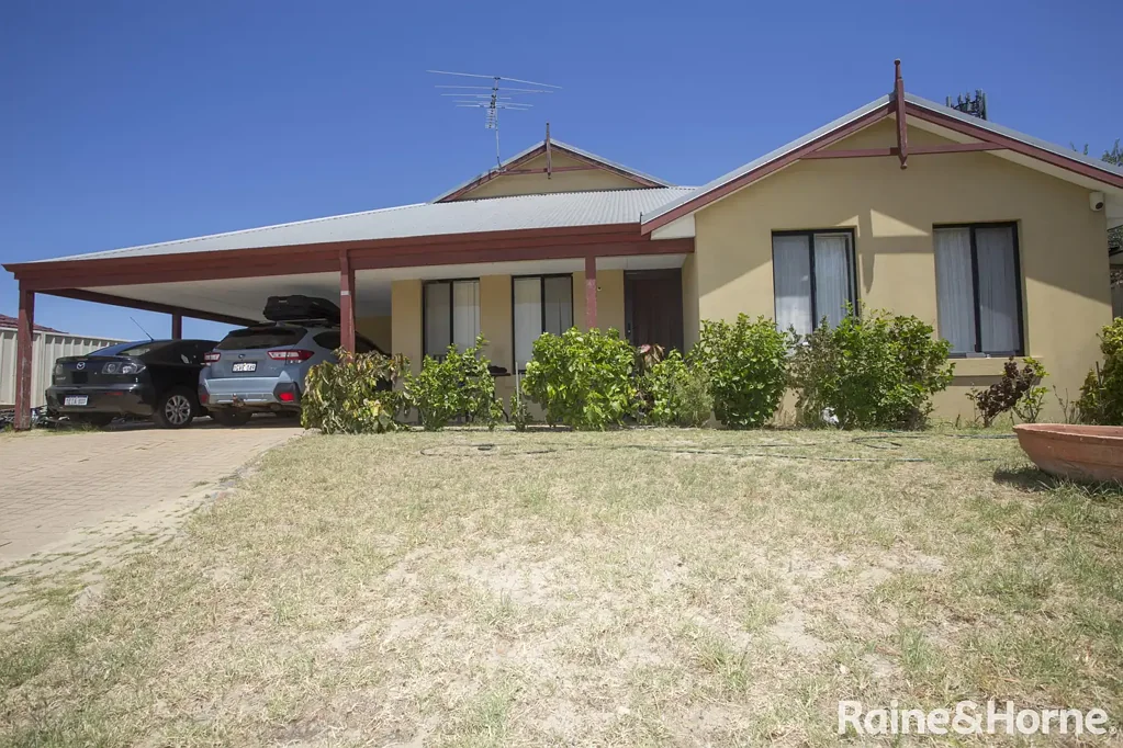 Middle Swan 5房  Exceptional 5x2 Family Home with Space and Potential.