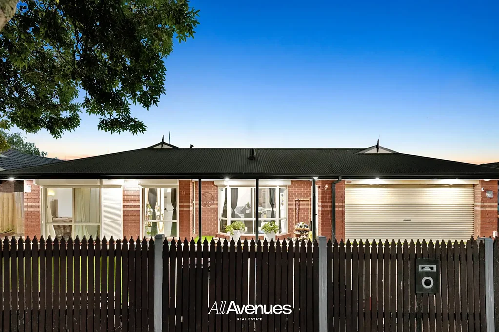 Cranbourne East 4ਬੈੱਡਰੂਮ Spacious home with 2 Kitchens..
