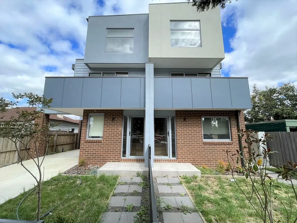 Low Maintenance & Great Location!