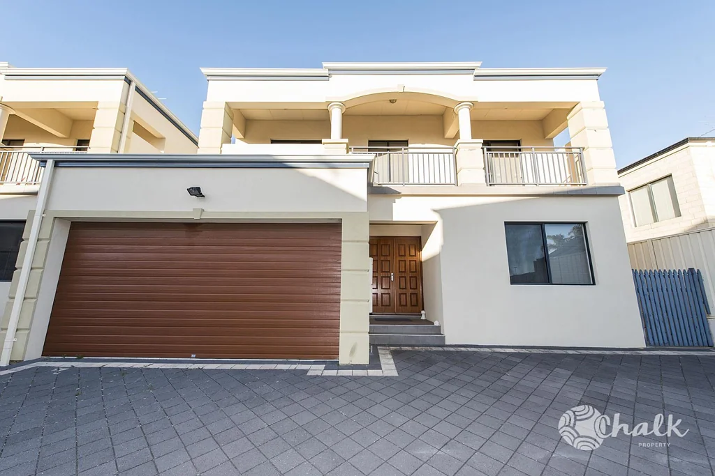 BEAUTIFUL TOWNHOUSE IN GREAT LOCATION!