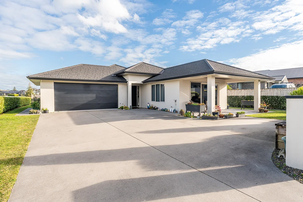 Te Awamutu 4Phòng ngủ Modern Family Living in Prestigious Oak Ridge