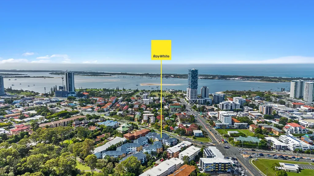 Southport 1房  Spacious Apartment in Prime Southport Location - Seller Consolidating Assets