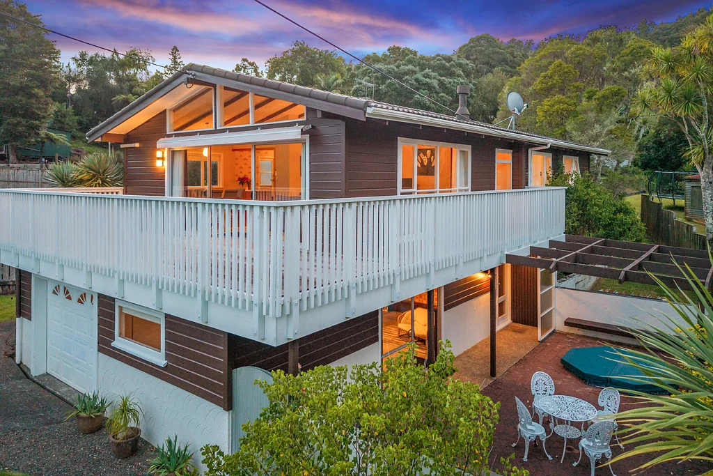 211 Woodlands Park Road, Titirangi, Waitakere City, Auckland