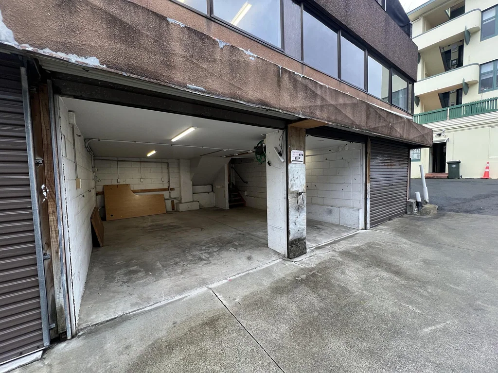 Te Aro  Office with garage/storage