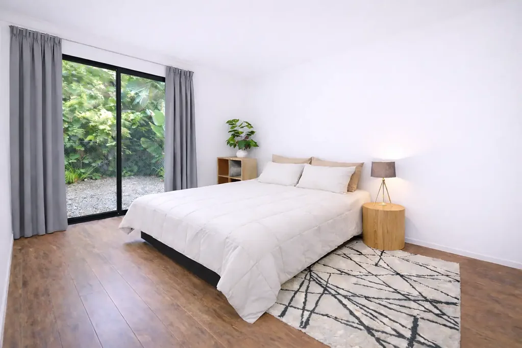 FULLY FURNISHED - ONE OF THE BEST LOCATIONS IN RANDWICK -  NEAR AMENITIES, UNSW AND COOGEE BEACH.  WORK VISAS ACCEPTED.