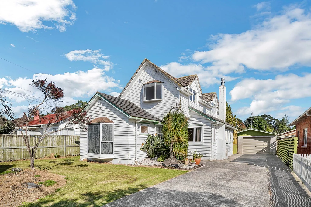 New Lynn 4બેડરૂમ 1012m² in the Heart of New Lynn