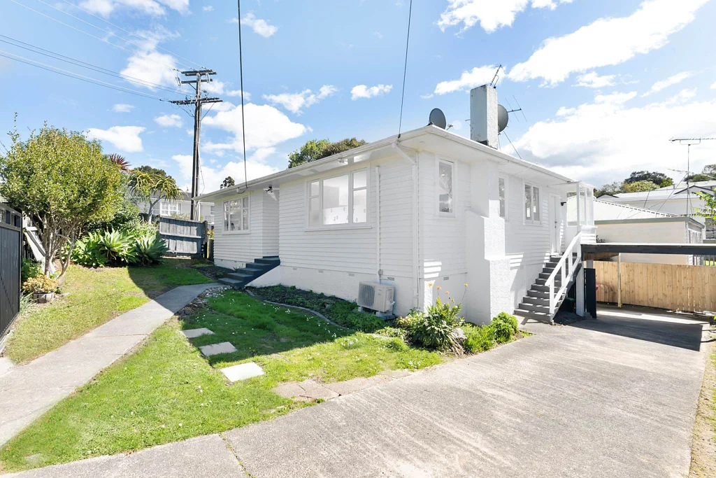 Totara Vale 3 Bedroom Perfectly Located – Move Straight In!