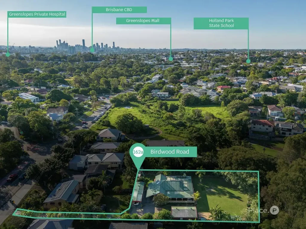 Holland Park West 5房 2,051sqm地块背靠公园 家庭多代同堂空间 独立granny flat 娱乐甲板庭院泳池空间 Dual Living in a Prime Position – House and Granny Flat on 2,051sqm