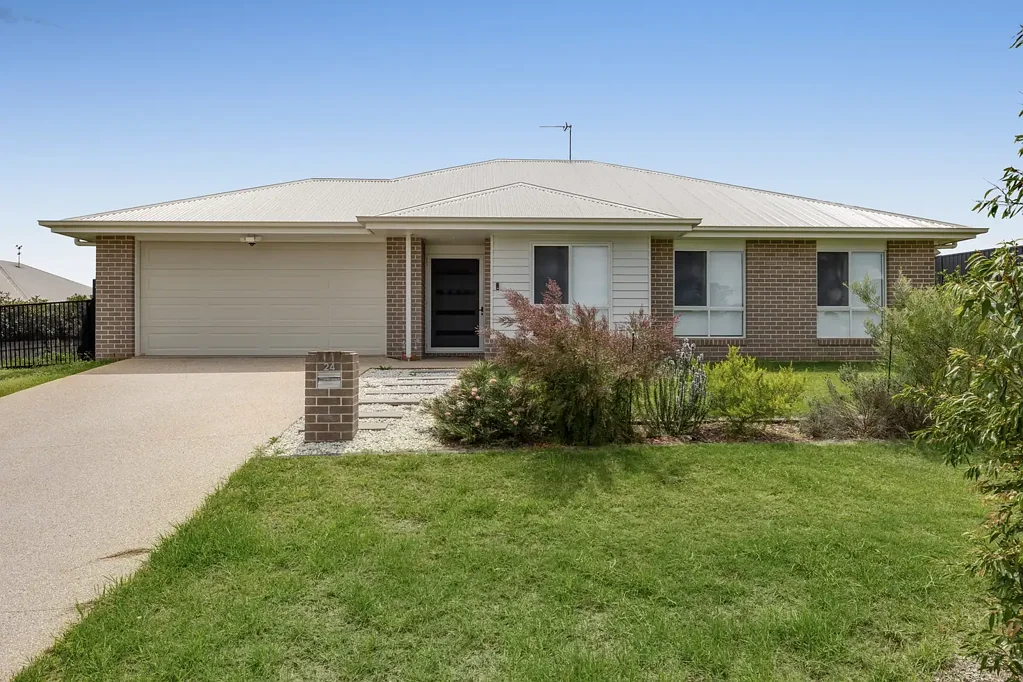 24 Ace Drive, Glenvale, QLD 4350