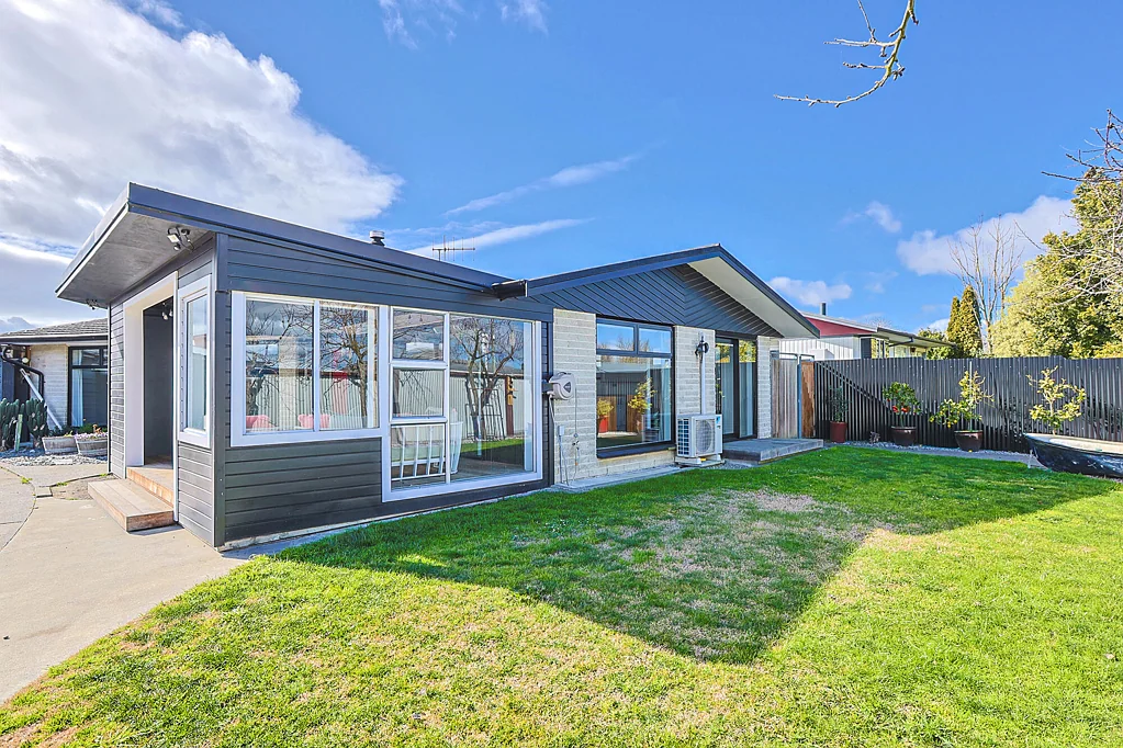 Raureka 3 Bedroom Sun-Drenched & Double-Glazed