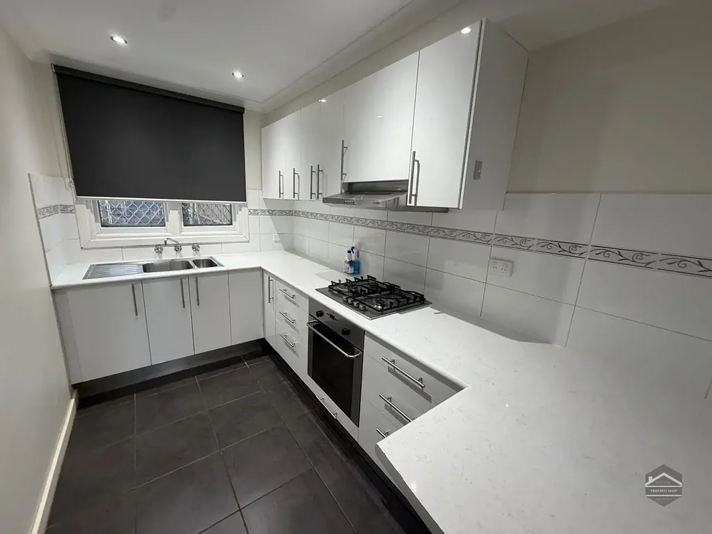Low Maintenance Renovated Town House!