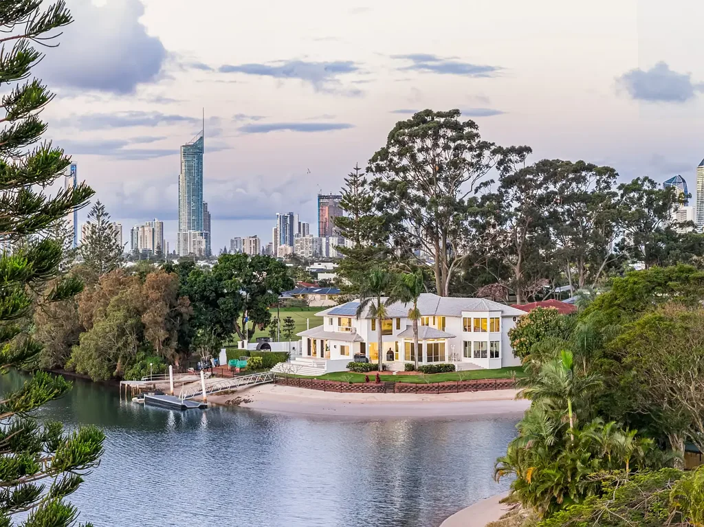 Broadbeach Waters 6બેડરૂમ Blue-Chip Coastal Luxury - Point Position with 67m Waterfrontage