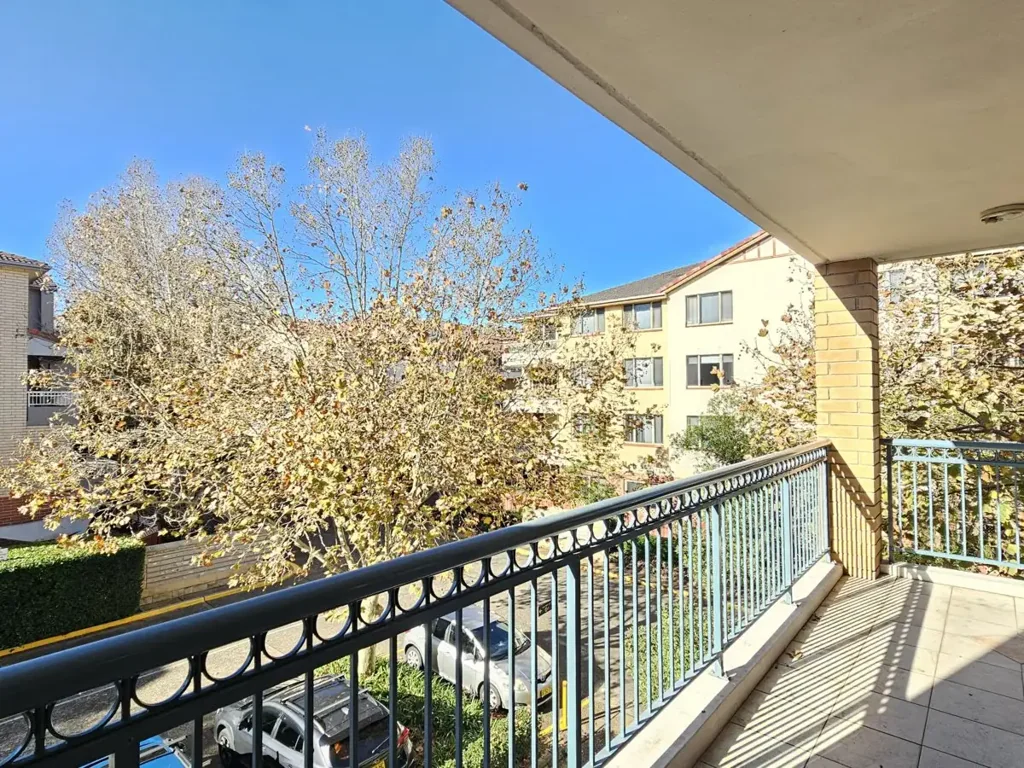 Fresh, Large, Quiet, Private, Bright, & Airy with Leafy Outlook