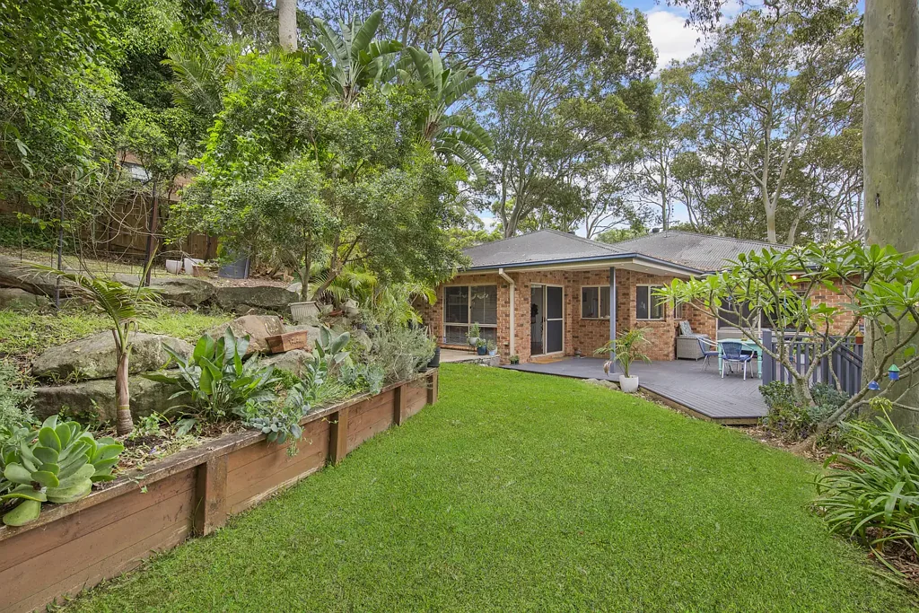 Bateau Bay 5Kwarto Substantial Family Home with Water Views