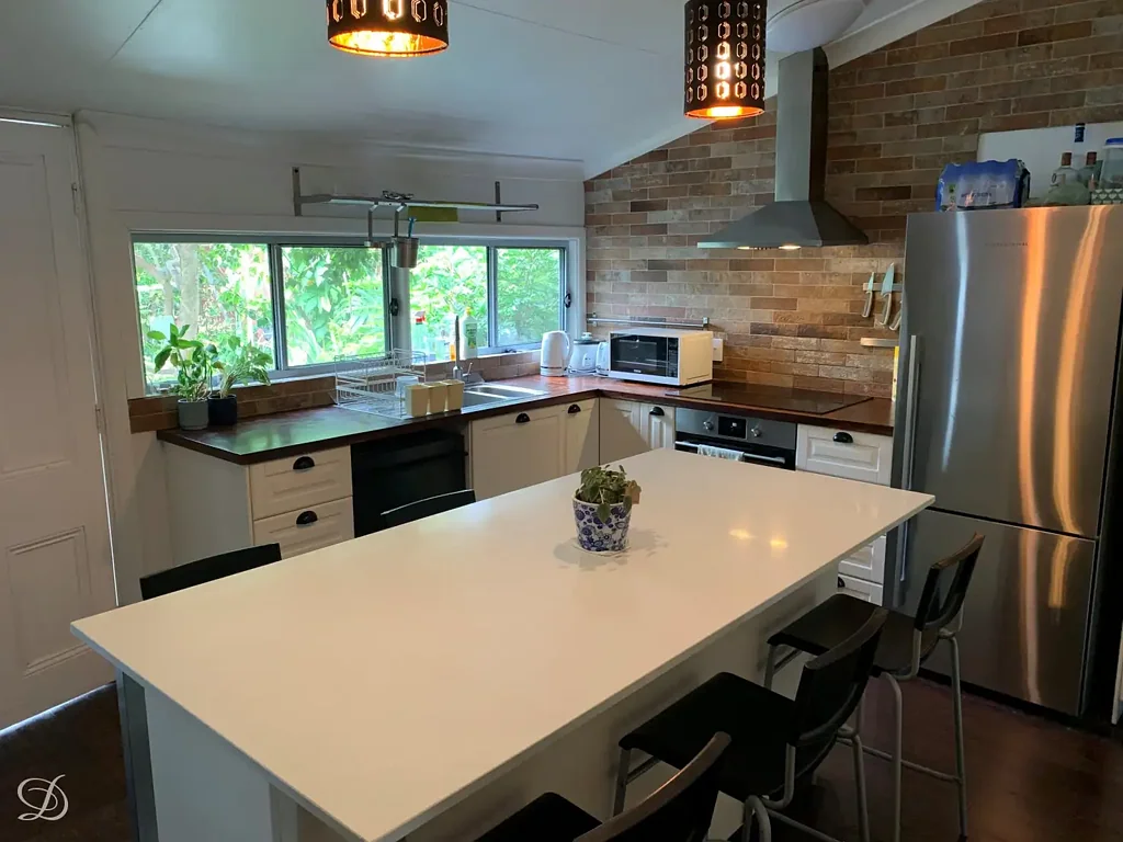 Room with Air Conditioning , Internet, Water and Electricity Included