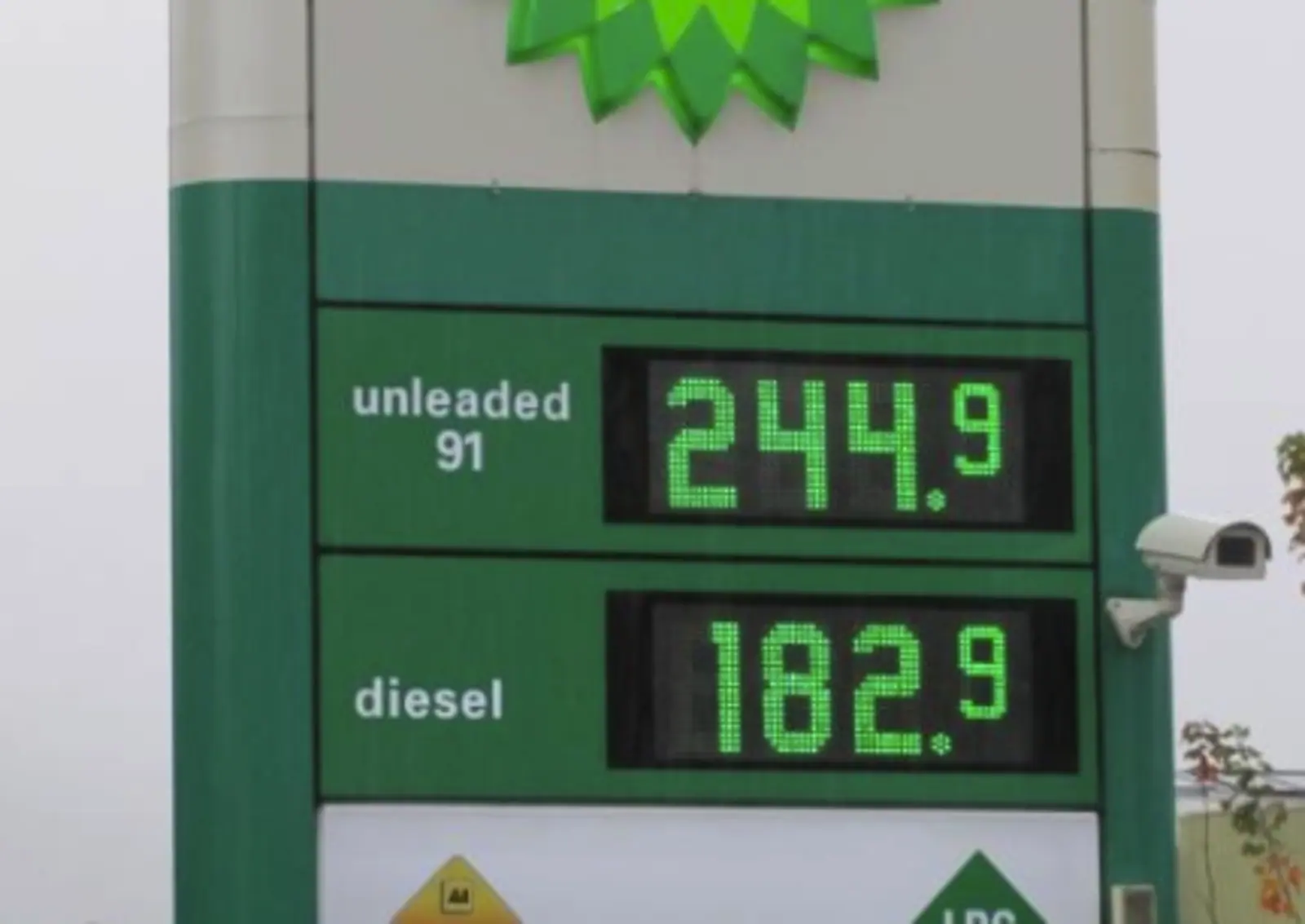$2.5/升，新西兰油价涨疯了，AA都坐不住了…