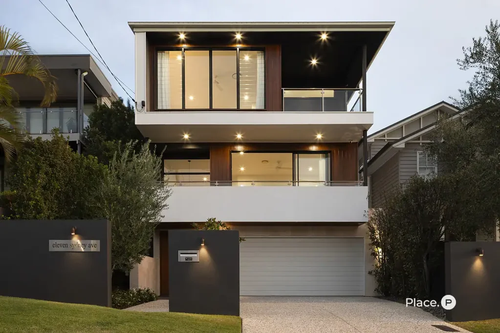 11 Sydney Avenue, Camp Hill, QLD 4152