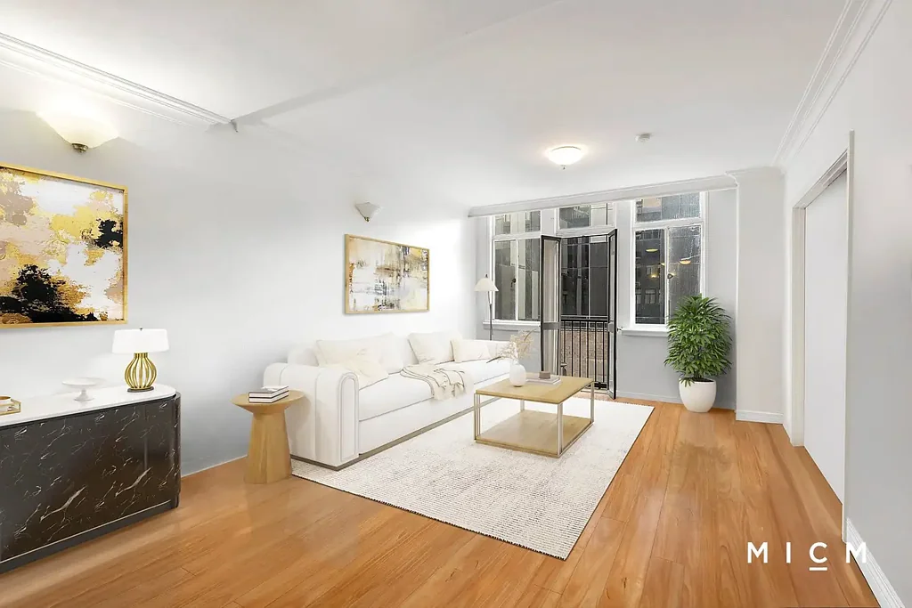 Melbourne 3房 市中心核心地段 3卧2卫公寓 步行生活圈 厨师级厨房 高层东北向采光 独特古典现代风 主卧豪华套间 历史标志性大楼 Period Charm Meets Family-Sized Flair