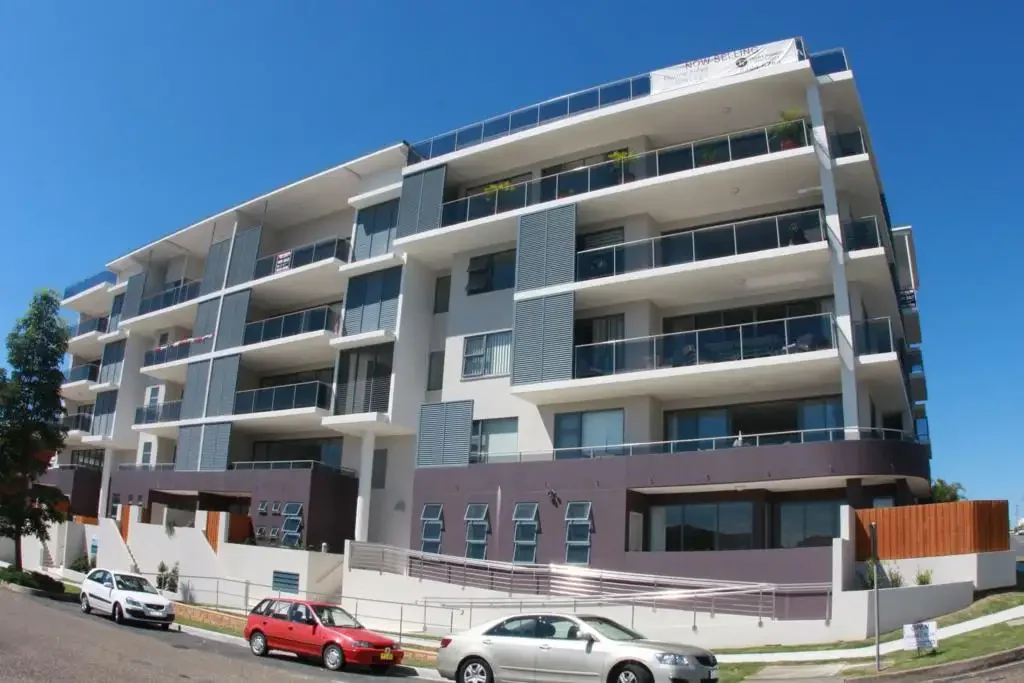 Spacious Apartment with River Glimpses - Walk to Town & Beaches