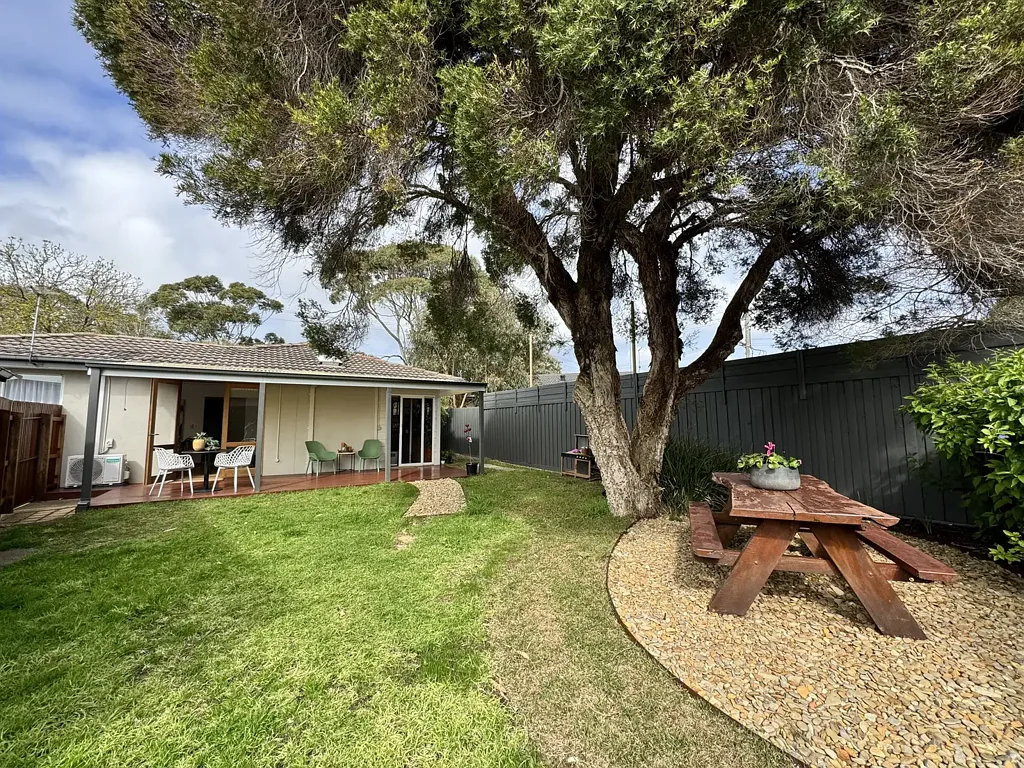 Mornington 3બેડરૂમ Beautifully Updated Family Living in a Sought-After Location with double garage/ workshop