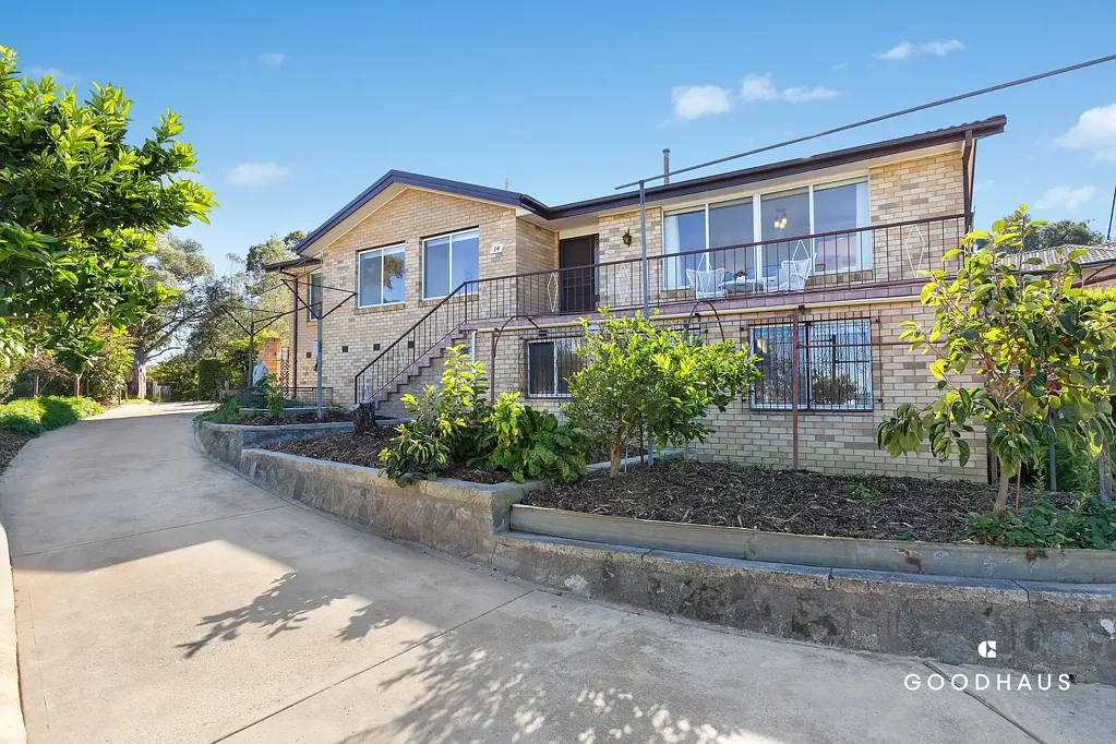 Flynn 4房  Elevated Family Living With Sweeping Brindabella Views