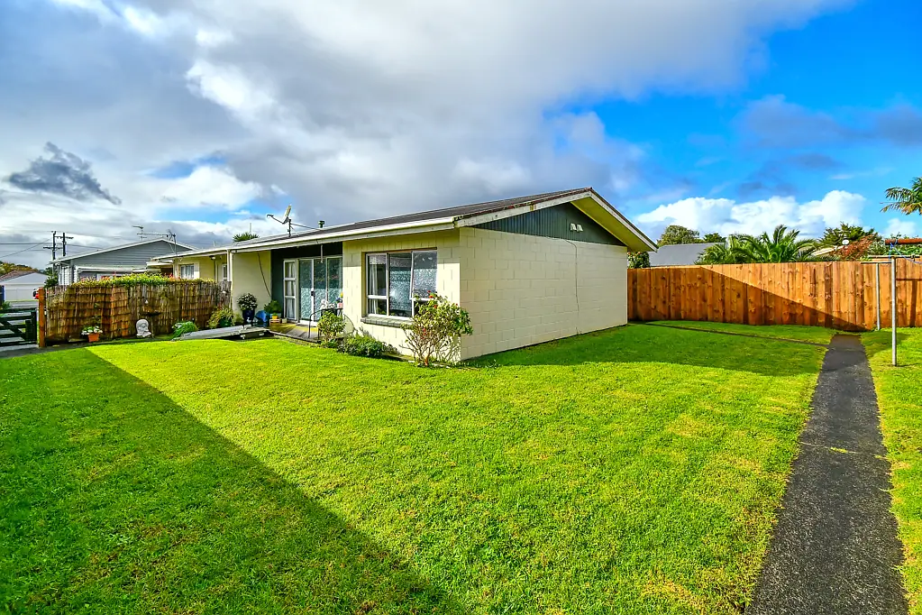 Pukekohe 2 Bedroom Do Up Potential!