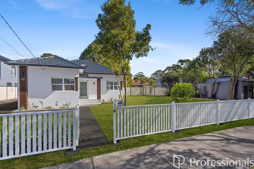 Beverly Hills 4ਬੈੱਡਰੂਮ Stunning Ultra Modern 4 Bedroom Home - 961m2 Block - 30.7m Frontage - Potential To Build Street Facing Granny Flat (STCA) - Blue Ribbon Location