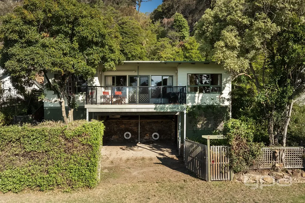 Mccrae 2房 海滨瑰宝 50米近水 Mornington Peninsula 标志道路 晨光主卧 郁郁葱葱 视野开阔 Right on the Water