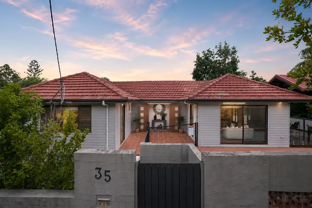 35 Gatwick Street, Stafford Heights, QLD 4053