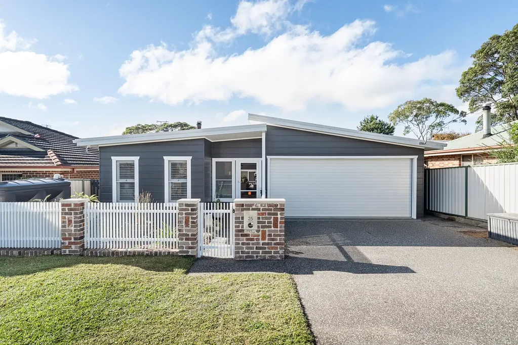Helensburgh 4غرفة نوم Stylish, Spacious and Convenient Living at its Very Best - Welcome to 25 Laurina Avenue